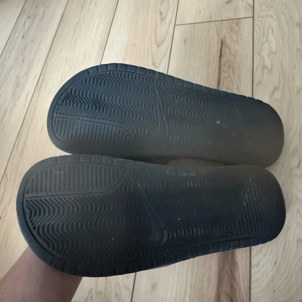 Nike Black Slides with White Swoosh Logo - Picture 2 of 2